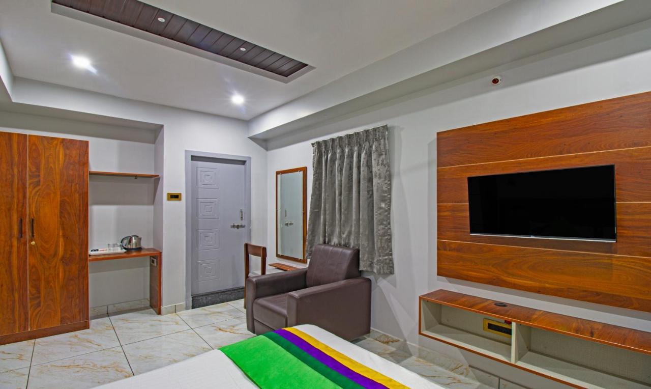 Treebo Abhi Suites, 400 Mts From Guntur Junction Exterior photo